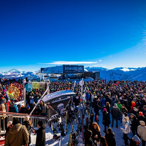 Schattberg ❤️ 2023 vs. 2006

📷 2023 @photography_by_tanjas 
 #raveonsnow #raveonsnow2024 #saalbach #homeoflässig...